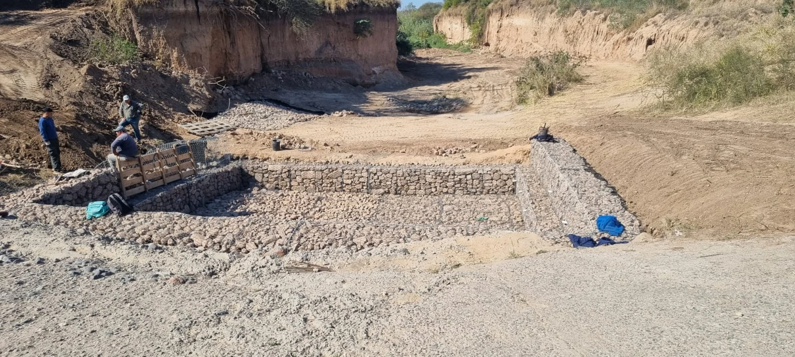 Defensas fluviales en Burruyacú